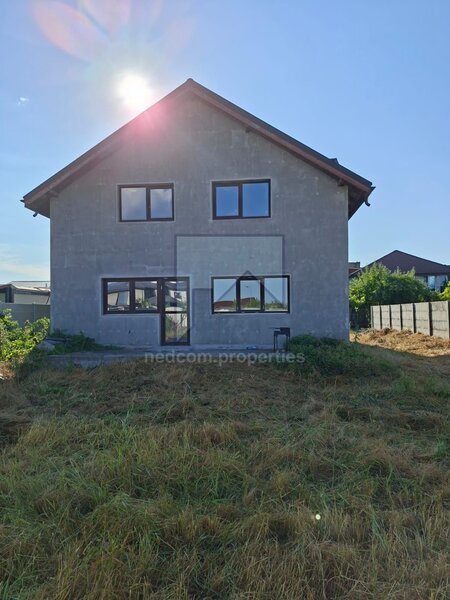 1 Decembrie, vila individuala P+M, 5 camere, 500 mp teren, constructie noua